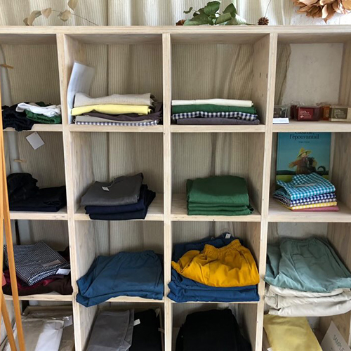 11/28〜@earthcoloraprondesign さんの商品が並んでいます 12/26friまでのプチPOP UP