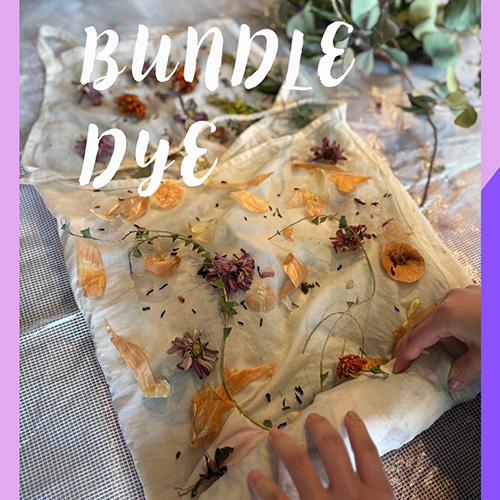 2 . 2 mon＼バンドルダイ／草花染め Bandle dye=バンドルダイは草花そのものの自然な形を布に映し出す染色技法です。